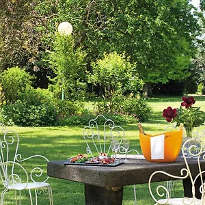  Couette-café Le Clos Fleuri - Maison Vigier France